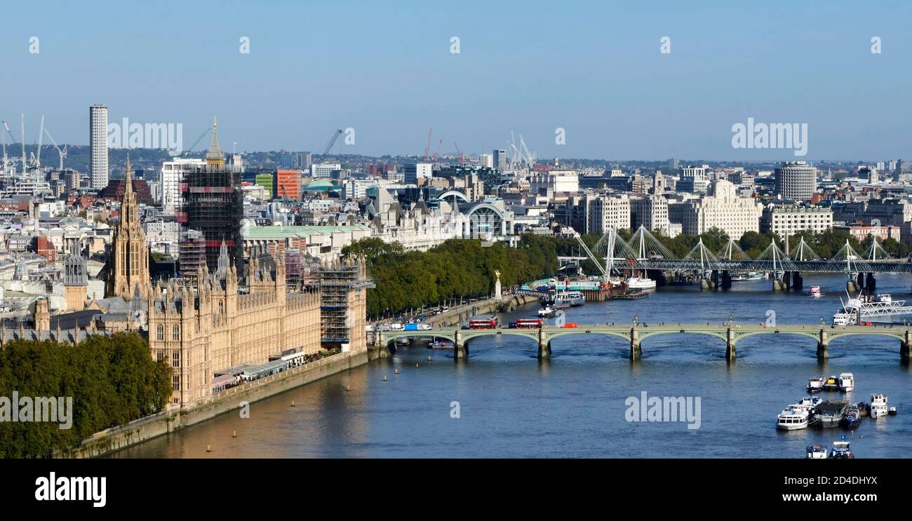 Una vista panoramica di Westminster e del fiume tamigi, con il ponte Lambeth in primo piano, Londra, Regno Unito Foto Stock