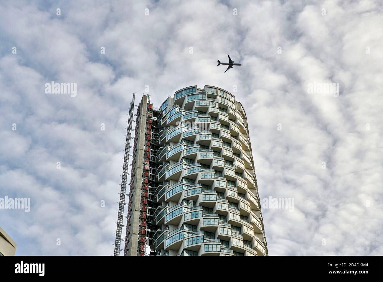 Un parco Drive torre residenziale in costruzione, Wood Wharf, Canary Wharf, Londra Foto Stock