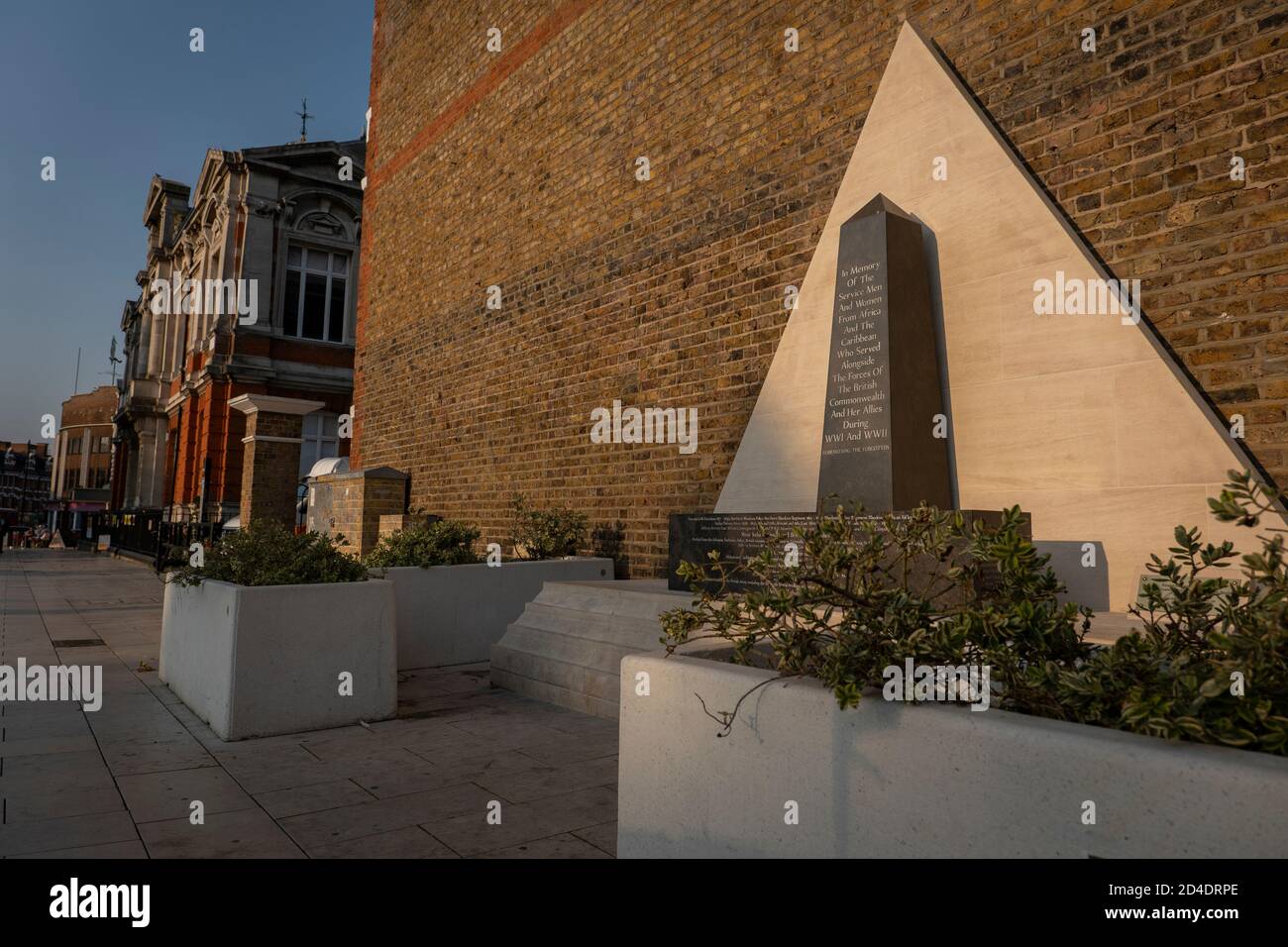 L'African War Memorial a Windrush Square il 16 settembre 2020 a Brixton nel Regno Unito. Foto di Sam Mellish Foto Stock