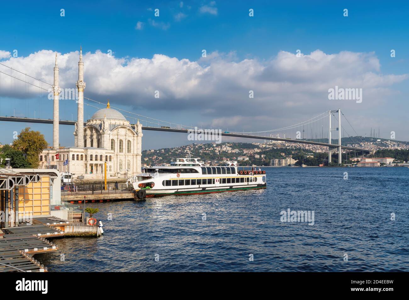 La Moschea Ortakoy e il Ponte del Bosforo, Istanbul, Turchia. Foto Stock