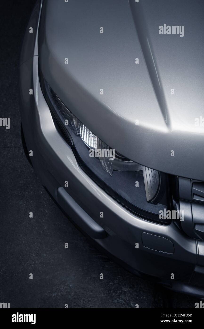Il faro di moderne auto di prestigio closeup Foto Stock