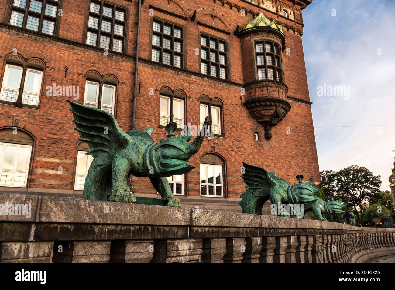 Statua di galifante o galifante, animale immaginario mezzo gallo elefante mezzo gallo, nel Municipio di Copenhagen in Piazza del Municipio o Rådhuspladsen in Th Foto Stock