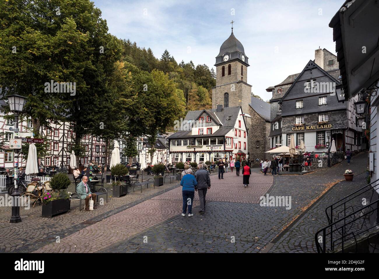 Storico centro storico di Monschau sulla piazza del mercato Foto Stock