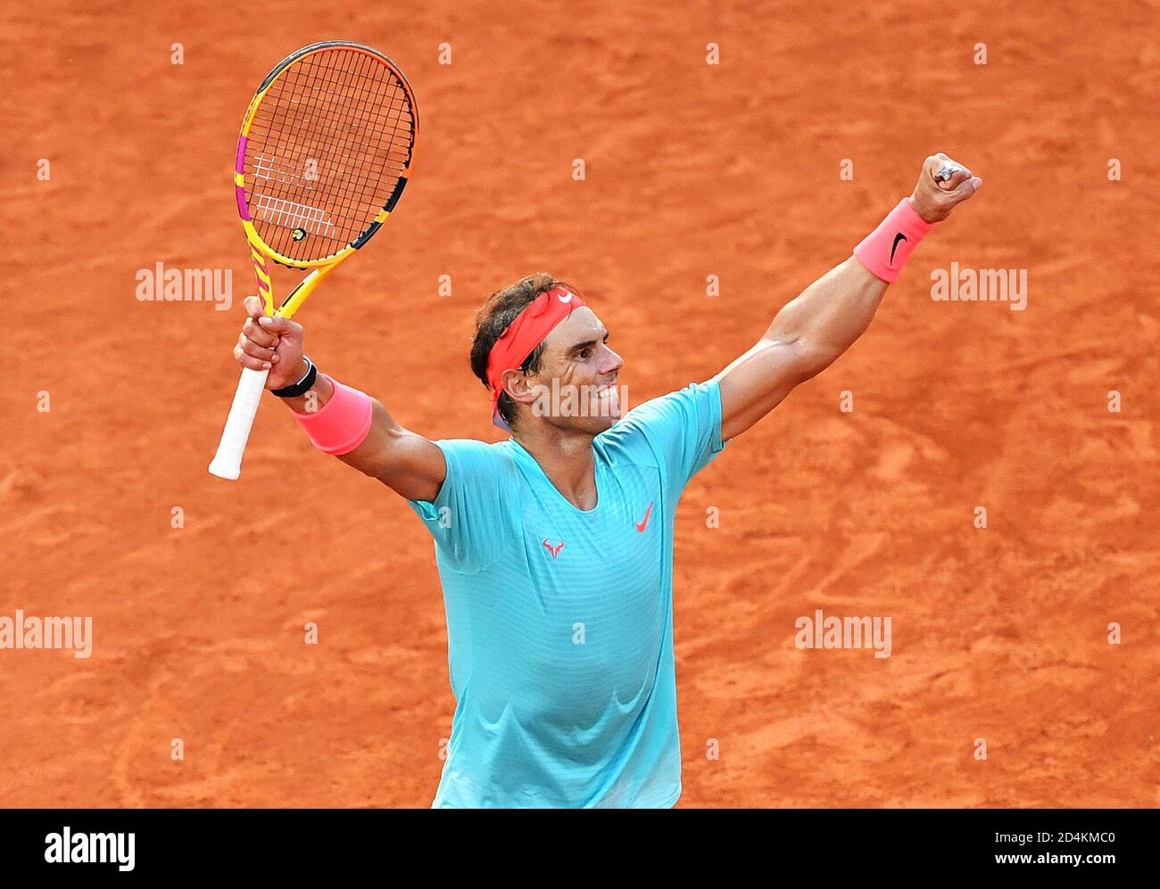 Parigi, Francia. 09 ottobre 2020. Roland Garros Paris French Open 2020 Day 13 091020 Rafa Nadal (ESP) celebra la vittoria della partita semifinale Credit: Roger Parker/Alamy Live News Foto Stock