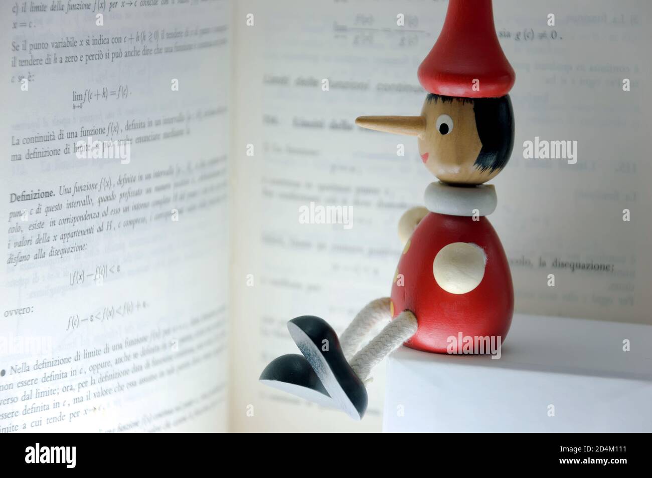 pinocchio torna a scuola una buona idea per redimersi Foto Stock