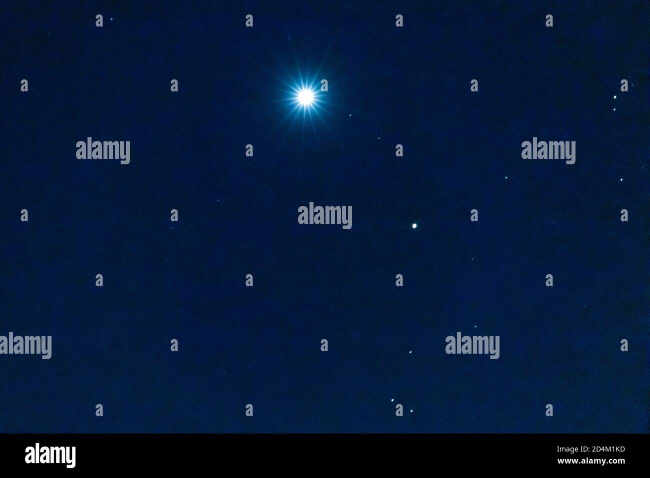 Grande oggetto luminoso nel cielo notturno Foto Stock