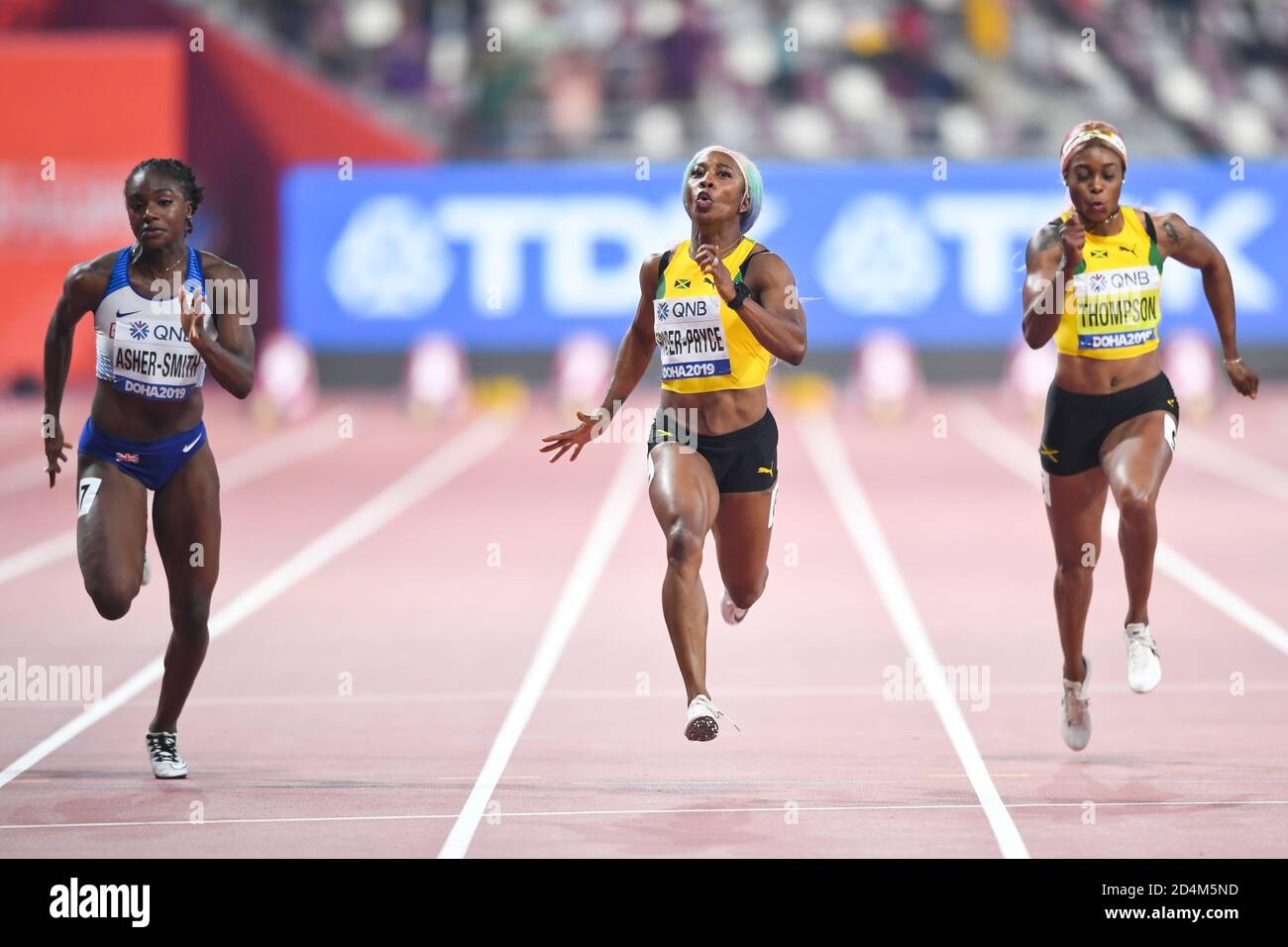 Shelly-Ann Fraser-Pryce (MARMELLATA), Dina Asher-Smith (GBR), Elaine Thompson (MARMELLATA). 100 metri finali. IAAF World Athletics Championships, Doha 2019 Foto Stock