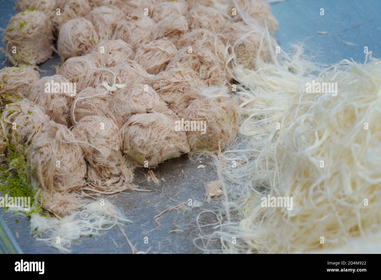 Filo interdentale Halva (Pişmaniye) o filo interdentale. Caramelle di cotone. palace halva. E' un dessert del distretto di 'Izmit' di 'Kocaeli'. Foto Stock