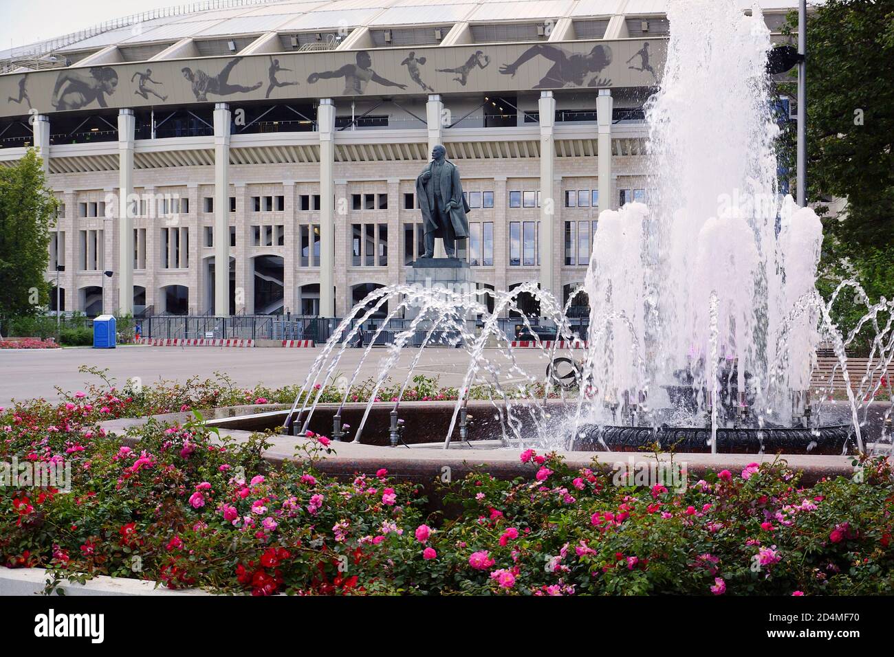 MOSCA, RUSSIA - 23 luglio 2017. Stadio Luzhniki. Monumento vi Lenin e la fontana nella piazza. Foto Stock