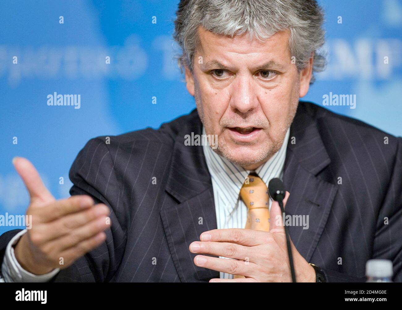 Eyzaguirre, ex ministro cileno delle Finanze NicolÃ¡, parla durante un Conferenza stampa sull'evoluzione economica nella regione presso l'FMI Sede centrale a Washington DC il 24 2009 aprile Foto Stock