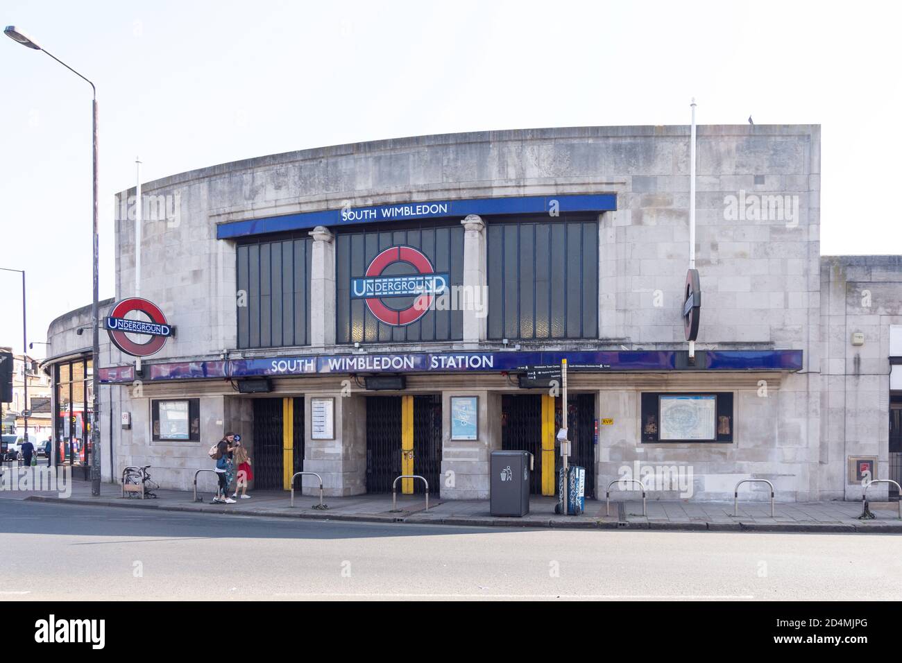 Stazione della metropolitana di South Wimbledon, High Street, South Wimbledon, London Borough of Merton, Greater London, England, Regno Unito Foto Stock