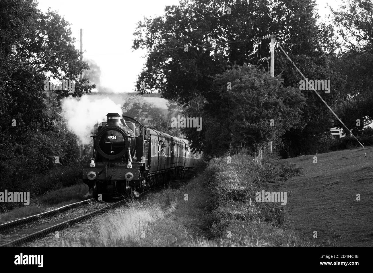 'Kinlet Hall' che si avvicina ai lavori d'acqua che attraversano con un servizio di Kidderminster Town - Bridgnorth. Foto Stock