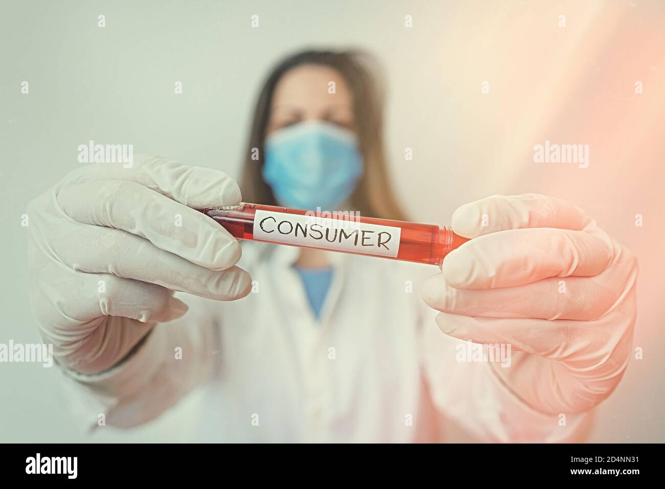 Nota di scrittura che mostra il cliente. Concetto di business per uno che utilizza beni economici che sono venduti dai produttori laboratorio campione di analisi del sangue per m Foto Stock