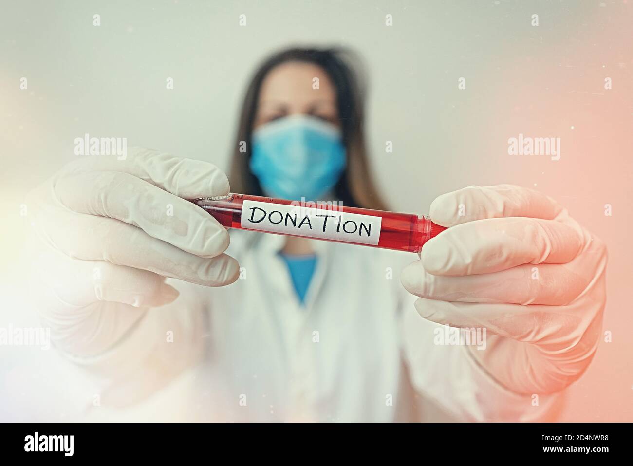 Nota di scrittura che mostra la donazione. Concetto di business per l'atto o un'istanza di donazione come la realizzazione di un campione di sangue di laboratorio dono per m Foto Stock