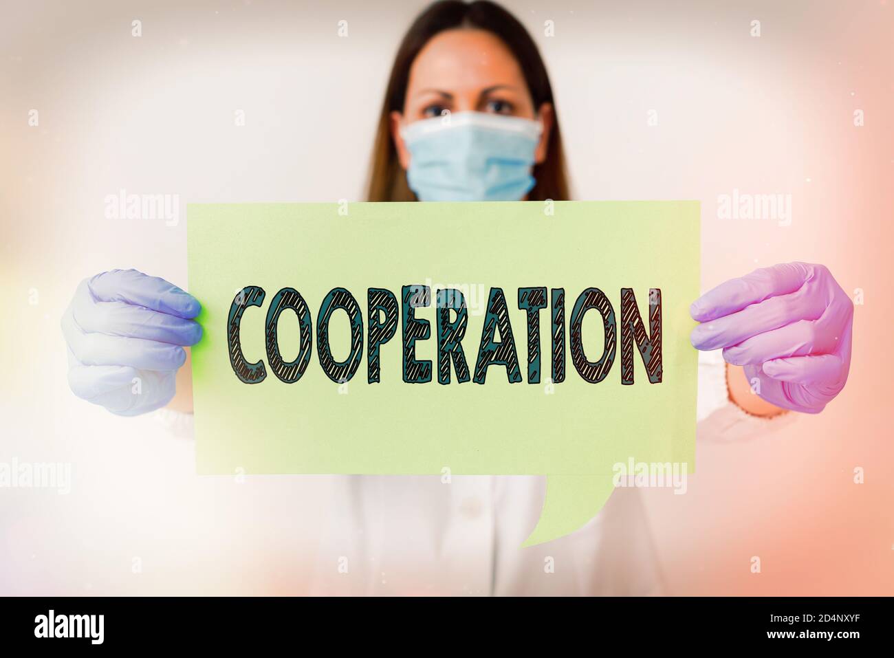 Collaborazione con testo scritto a mano. Azioni fotografiche concettuali di qualcuno che è stato utile facendo ciò che è voluto laboratorio tecnico con vuoto s Foto Stock