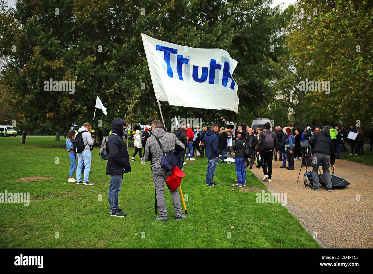 I manifestanti si riuniscono ad Hyde Park, Londra, per la Match the Million march per la libertà di parola, di riunione libera e di libertà dai blocchi. Foto Stock