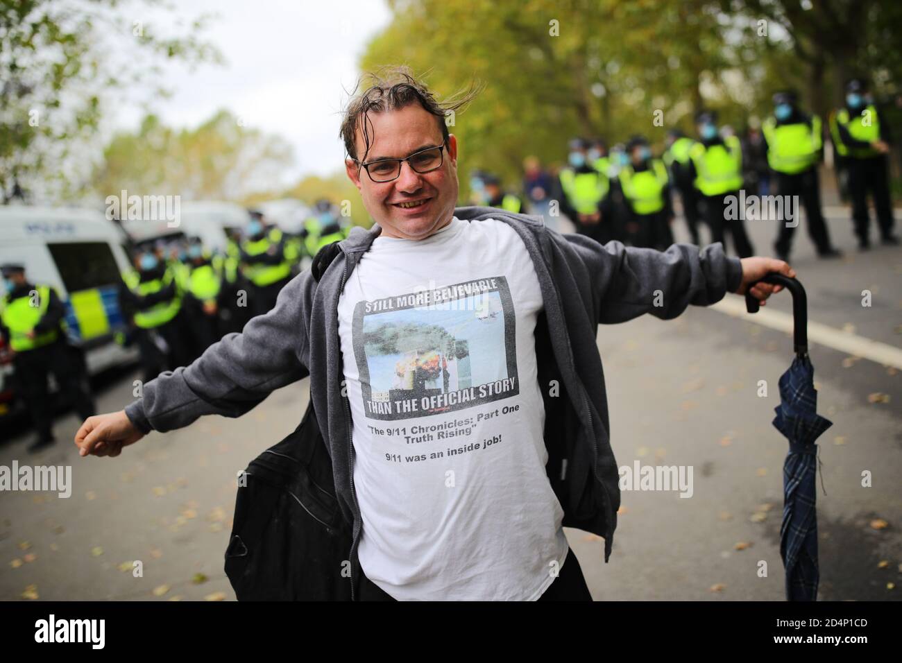 Un protestante a Hyde Park, Londra, per la Match the Million march per la libertà di parola, di riunione libera e la libertà dai blocchi. Foto Stock