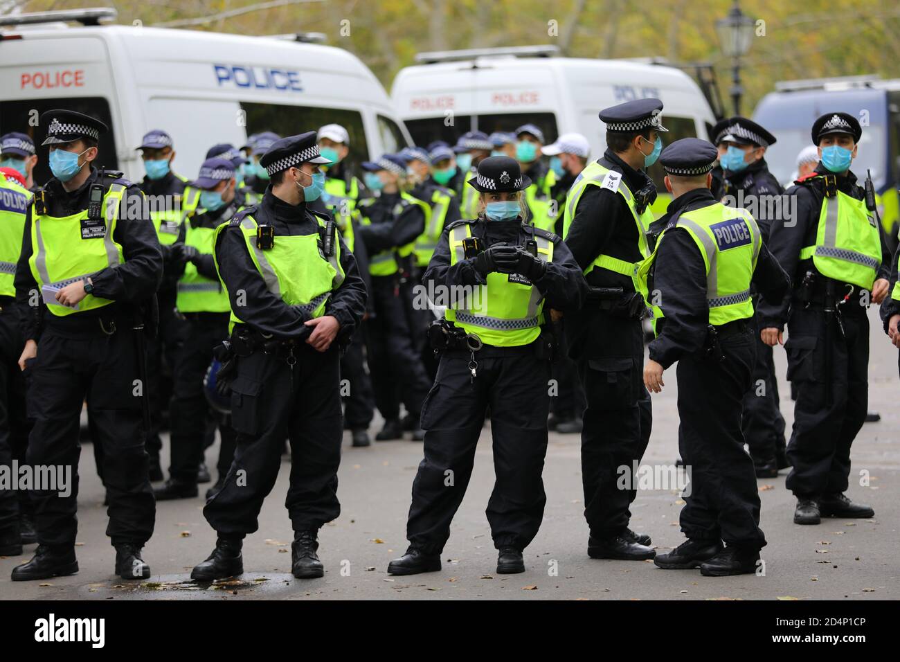 Polizia a Hyde Park, Londra, dove i dimostranti si riuniscono per la Match il milione di marzo per la libertà di parola, di riunione libera e di libertà dai blocchi. Foto Stock