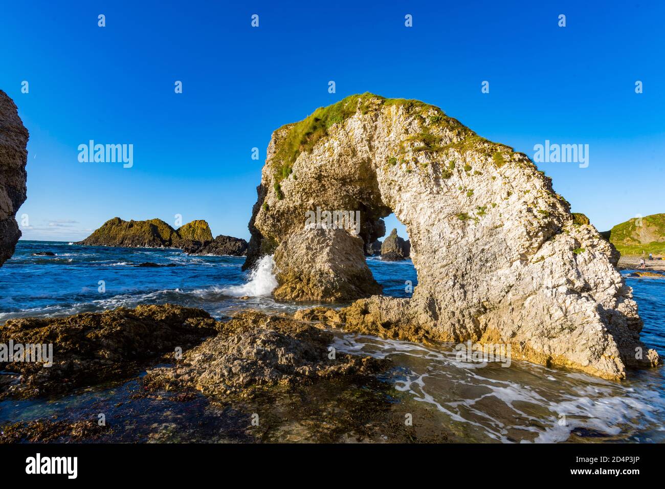 Il Grande Arco a Ballintoy, Costa del Nord, Irlanda del Nord Foto Stock