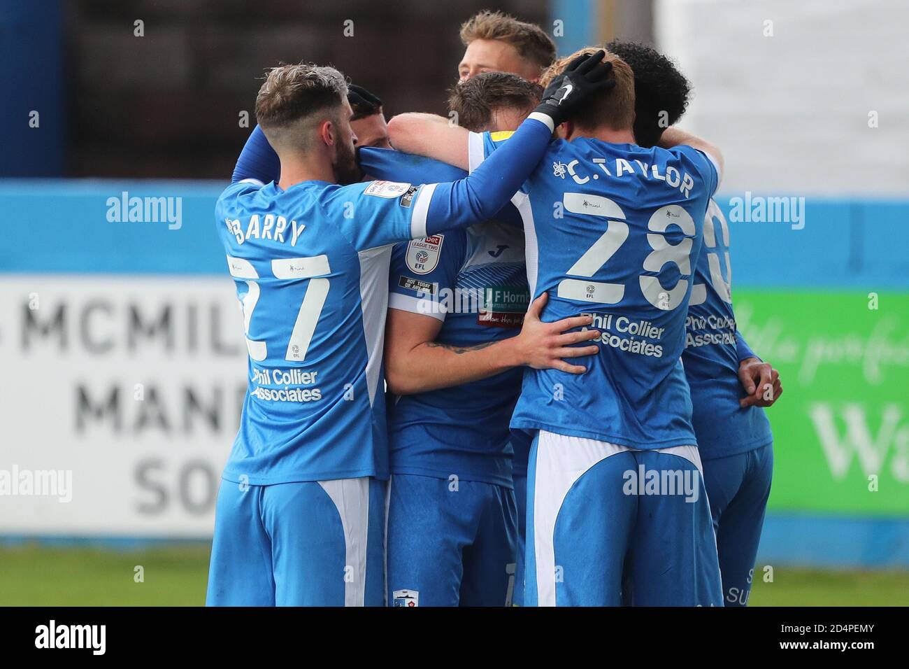 Josh Kay di Barrow festeggia dopo aver segnato il loro primo gol durante la partita Sky Bet League 2 tra Barrow e Leyton Orient a Holker Street, Barrow-in-Furness sabato 10 ottobre 2020. (Credit: Mark Fletcher | MI News) Foto Stock