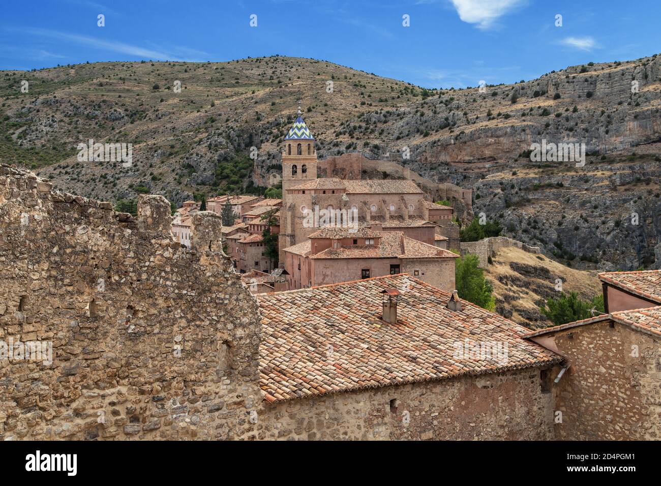 Cattedrale di Salvador dalle mura di Albarracin, Teruel, Spagna. Foto Stock