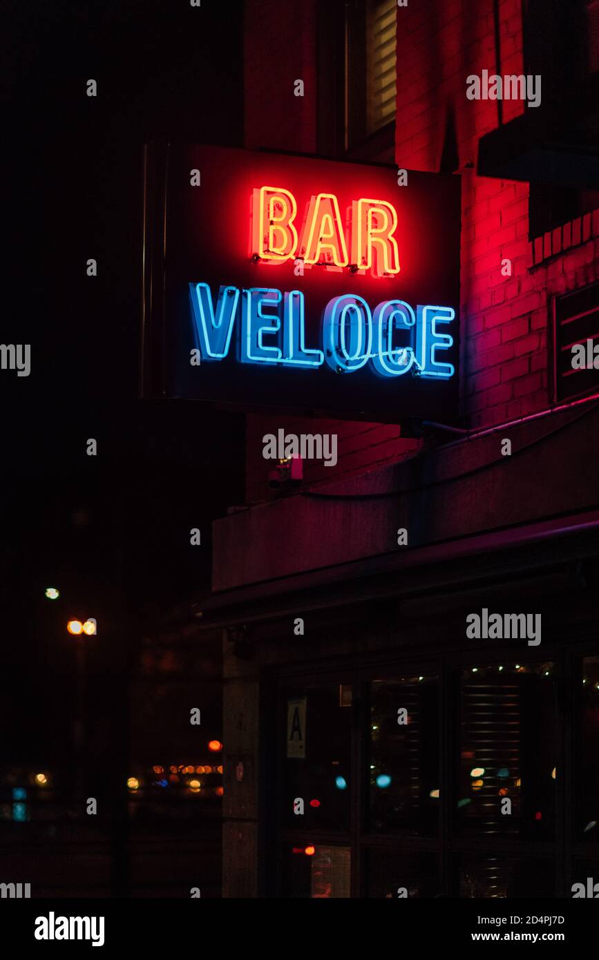 Bar Veloce insegna al neon di notte, nel West Village, Manhattan New York City Foto Stock