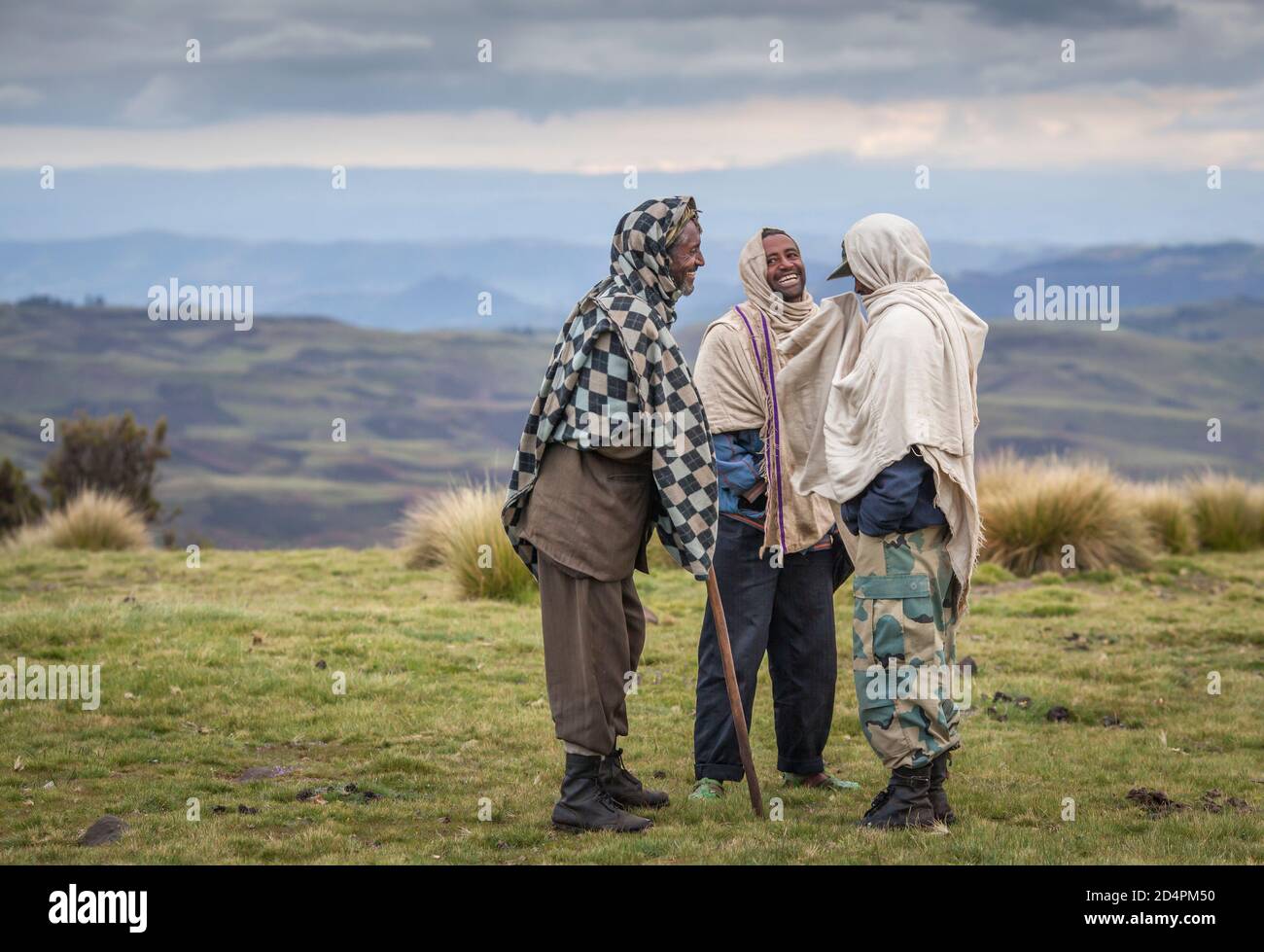 Gondar, Etiopia, 3 ottobre 2014: Uomini etiopi sulle montagne Simien Foto Stock