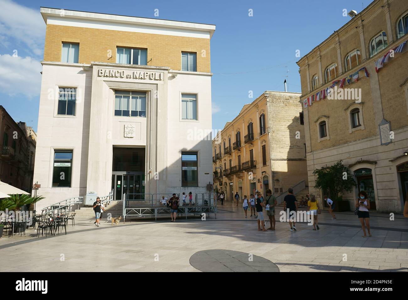 Edificio del Banco di Napoli a Matera, Basilicata, Italia, Europa Foto  stock - Alamy