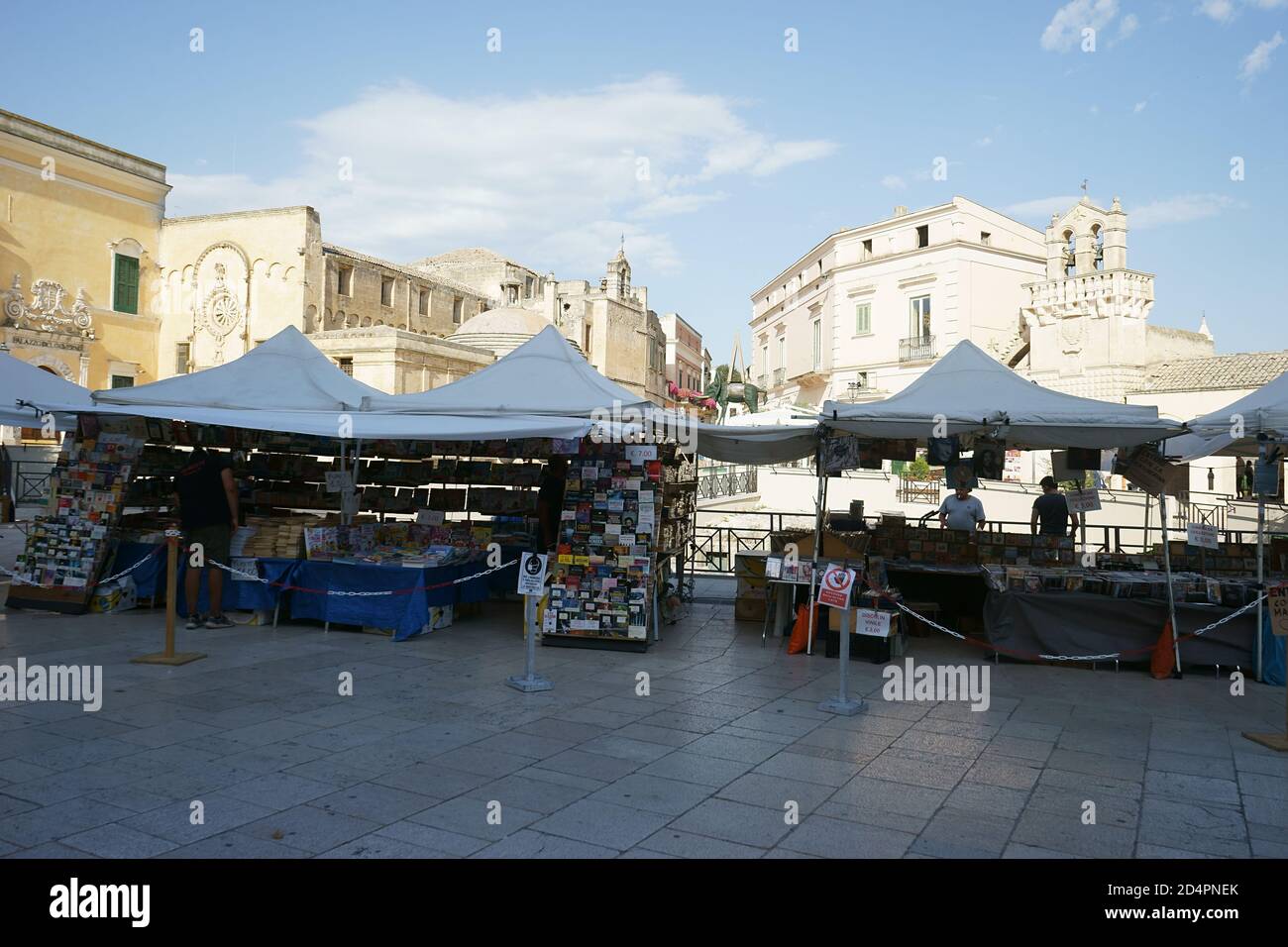 Mercato dell'antiquariato in Piazza Vittorio Veneto, Matera, Basilicata, Italia, Europa Foto Stock