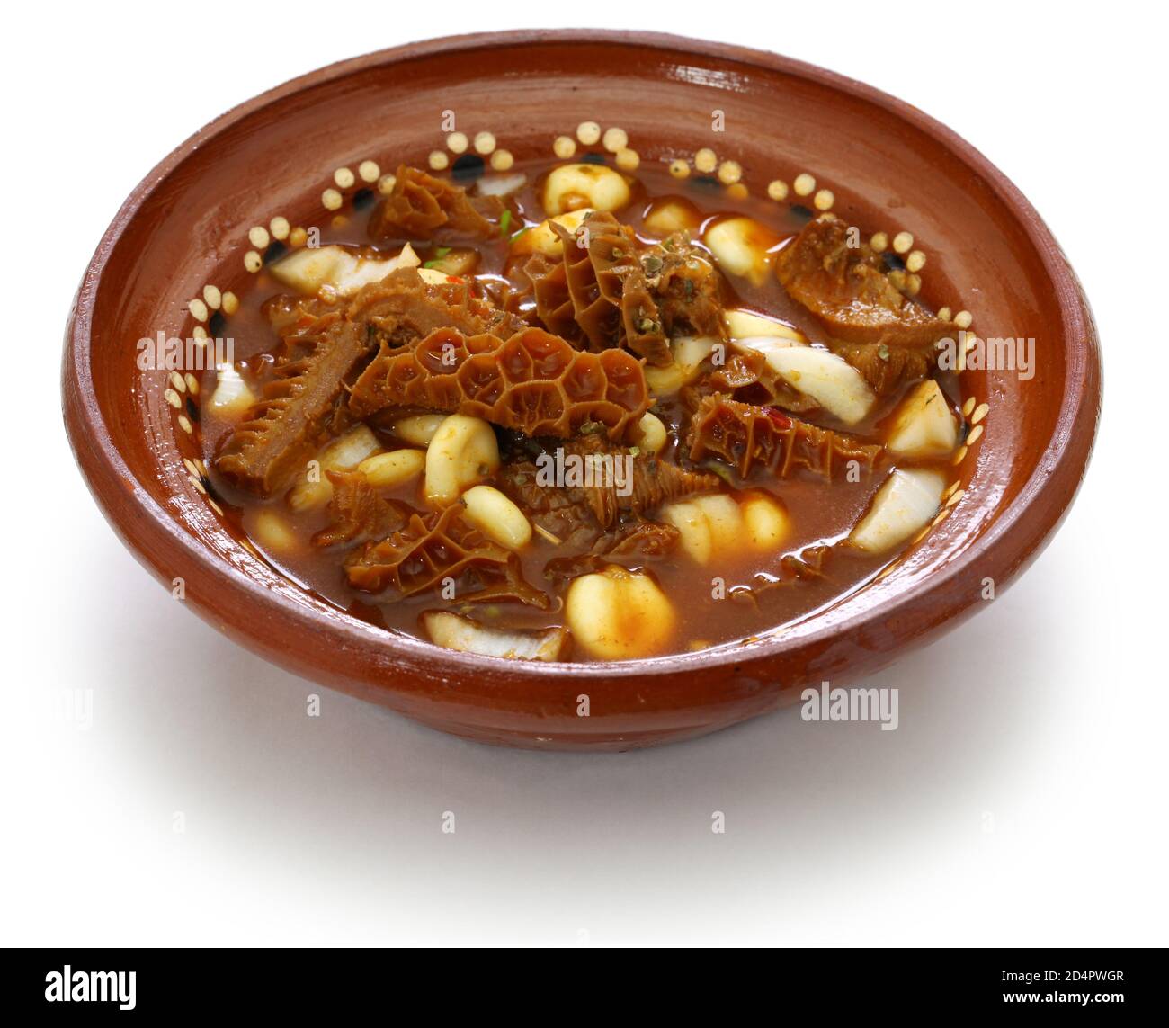 Menudo Rojo è una zuppa messicana tradizionale fatta con trippa nido d'ape e hominy in brodo con base di guajillo del cile. Foto Stock