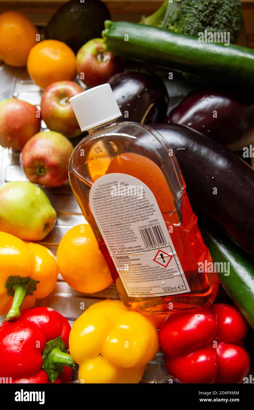 disinfezione di frutta e verdura Foto Stock