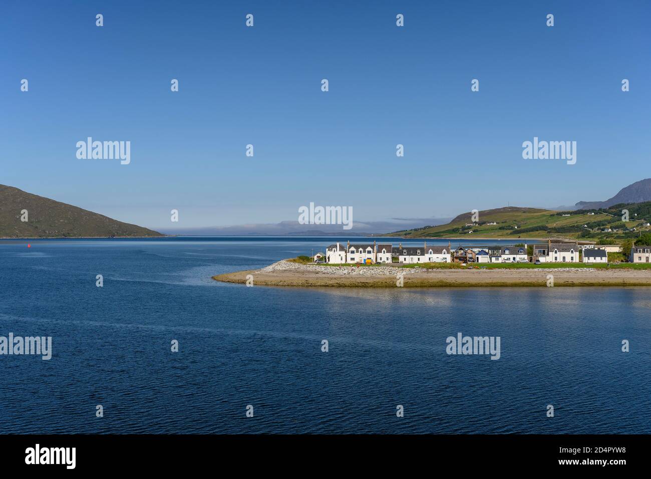 Il villaggio di pescatori di Ullapool su Loch Brok, North West Highlands, Ross e Cromarty, Scozia, Regno Unito, Europa Foto Stock