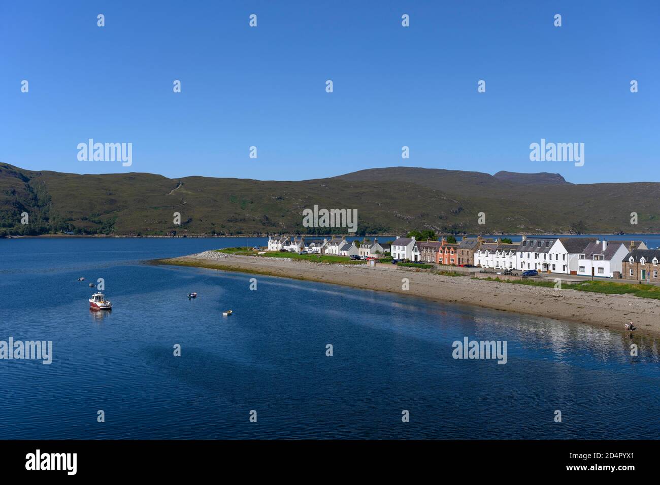Il villaggio di pescatori di Ullapool su Loch Brok, North West Highlands, Ross e Cromarty, Scozia, Regno Unito, Europa Foto Stock