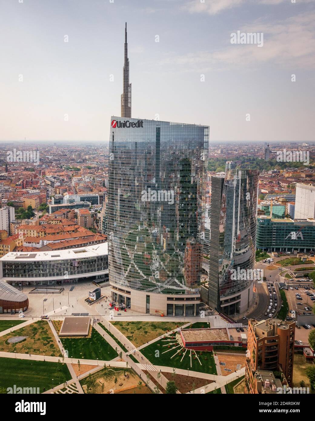 Veduta aerea, quartiere finanziario con edificio bancario, Milano, Lombardia, Italia, Europa Foto Stock