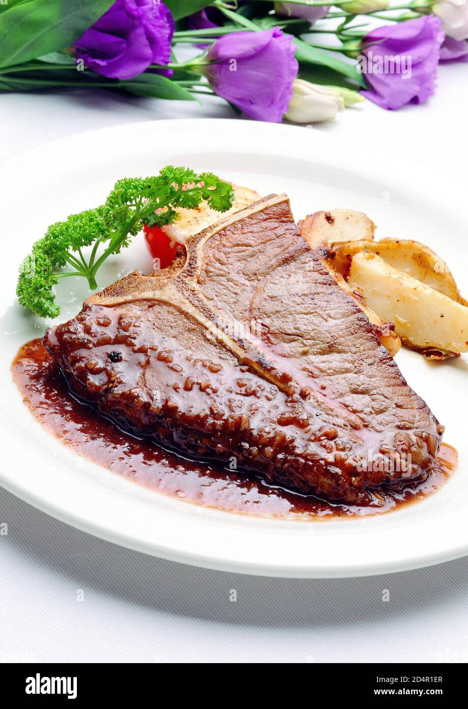 Non-verdura con piatto per ristorante e hotel dell'hotel. Adatto per cocktail party, carta da menu, brochure, presentazioni, stampa digitale, ecc... Foto Stock