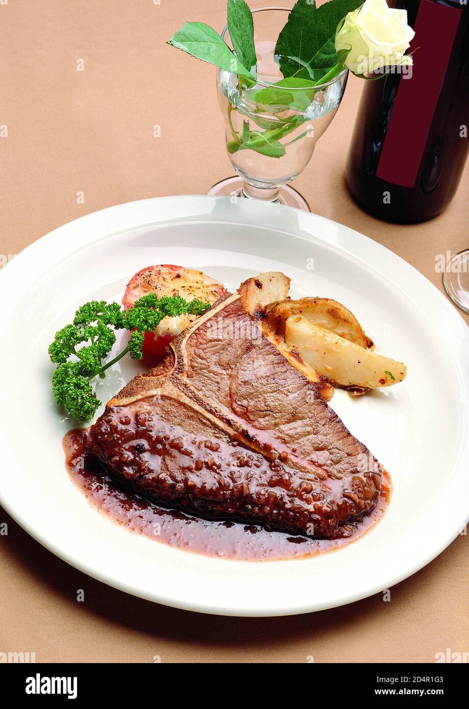 Non-verdura con piatto per ristorante e hotel dell'hotel. Adatto per cocktail party, carta da menu, brochure, presentazioni, stampa digitale, ecc... Foto Stock