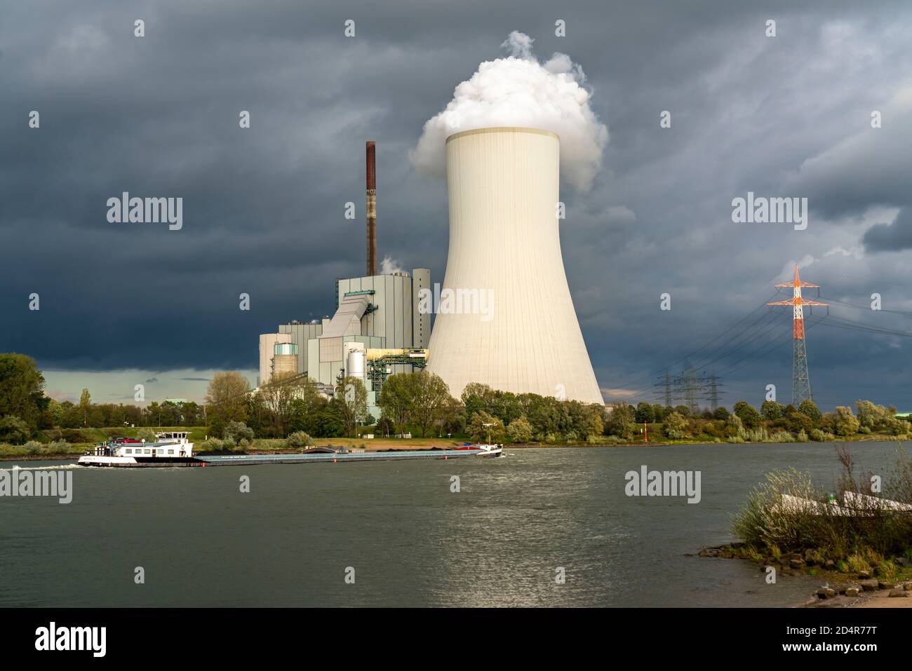 Torre di raffreddamento della centrale a carbone Duisburg-Walsum, gestita da STEAG ed EVN AG, alta 181 metri, blocco centrale 10, nube di vapore, carbone ca Foto Stock