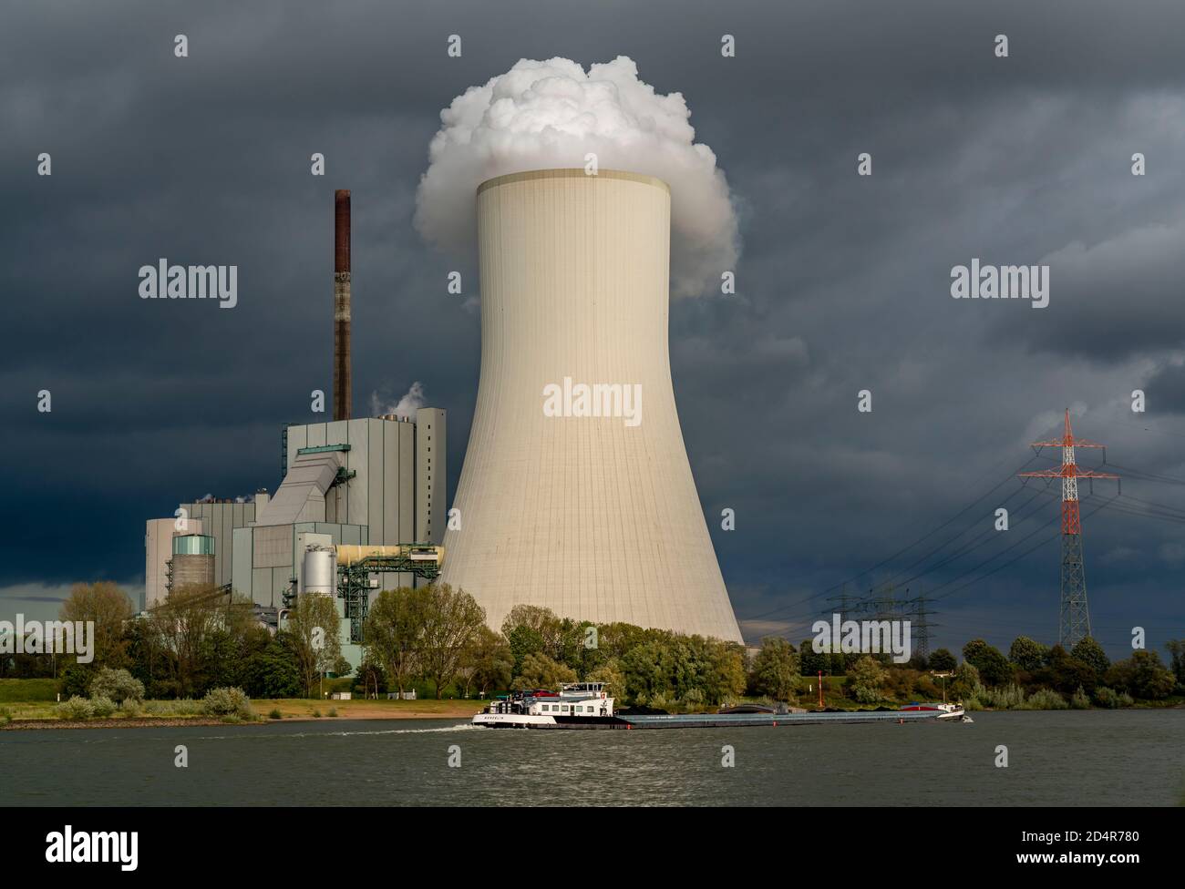 Torre di raffreddamento della centrale a carbone Duisburg-Walsum, gestita da STEAG ed EVN AG, alta 181 metri, blocco centrale 10, nube di vapore, carbone ca Foto Stock