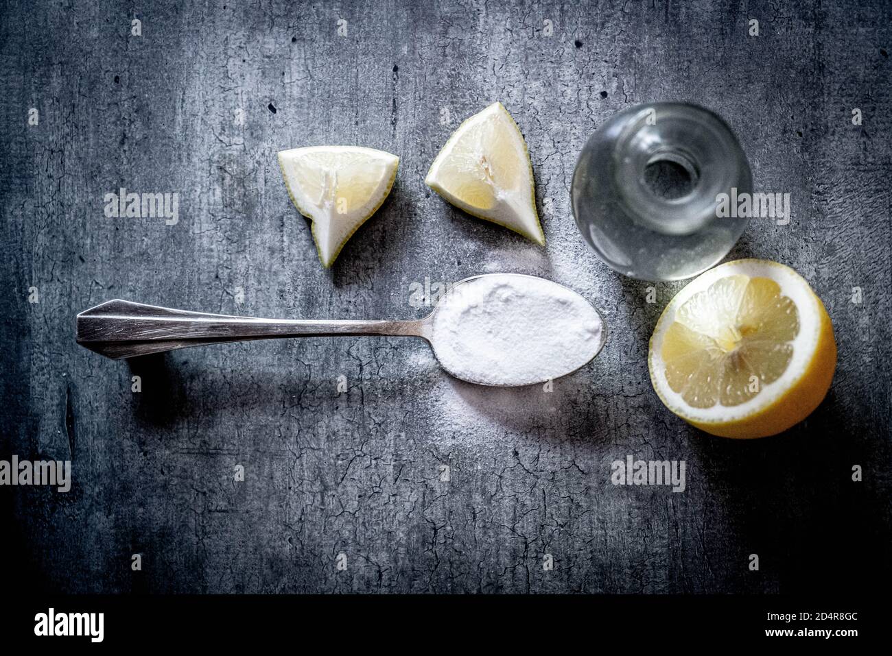 Polvere di bicarbonato di sodio, aceto bianco e limone. Foto Stock