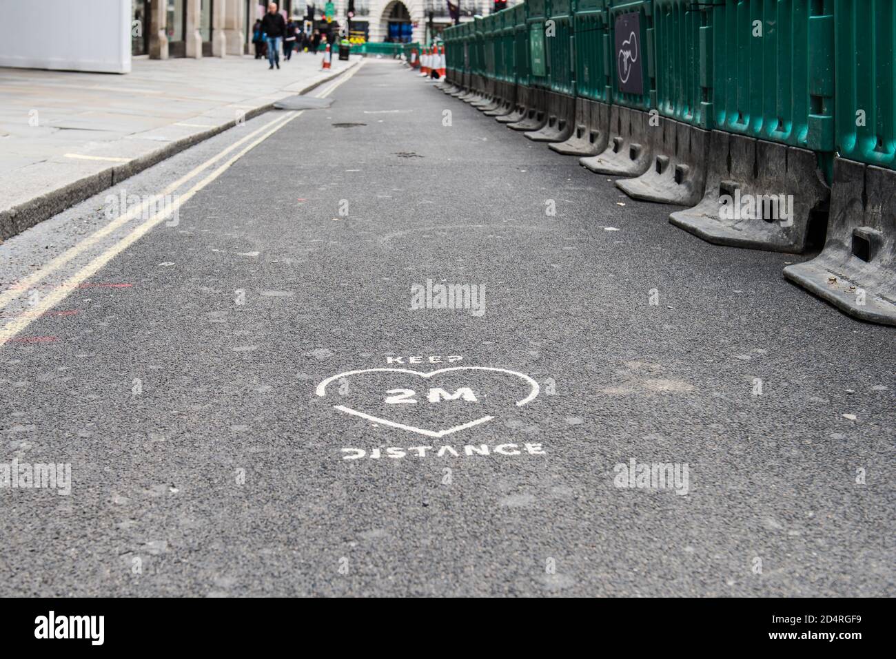 Londra Westminster a 2 metri di distanza e incoraggianti passeggiate Foto Stock
