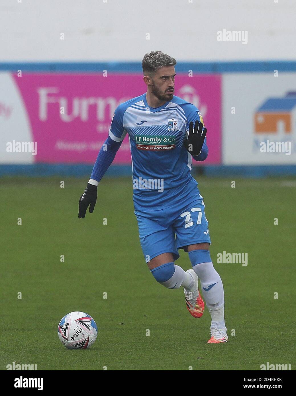 Bradley Barry of Barrow durante la partita di Sky Bet League 2 tra Barrow e Leyton Orient a Holker Street, Barrow-in-Furness sabato 10 ottobre 2020. (Credit: Mark Fletcher | MI News) Credit: MI News & Sport /Alamy Live News Foto Stock