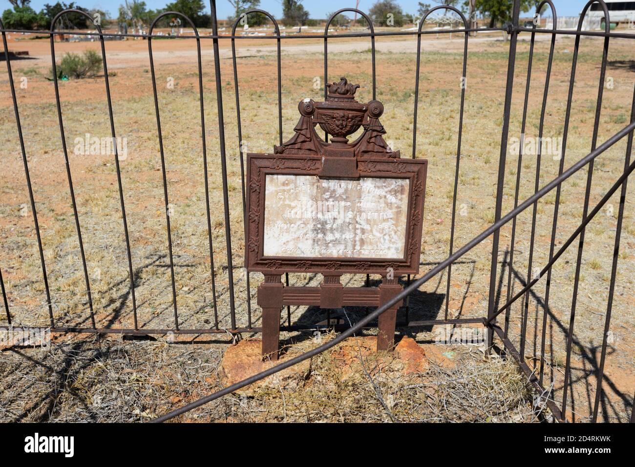 Vecchia tomba di una persona che morì nel 1888, Boulia Cemetery, Boulia, Queensland, QLD, Australia Foto Stock