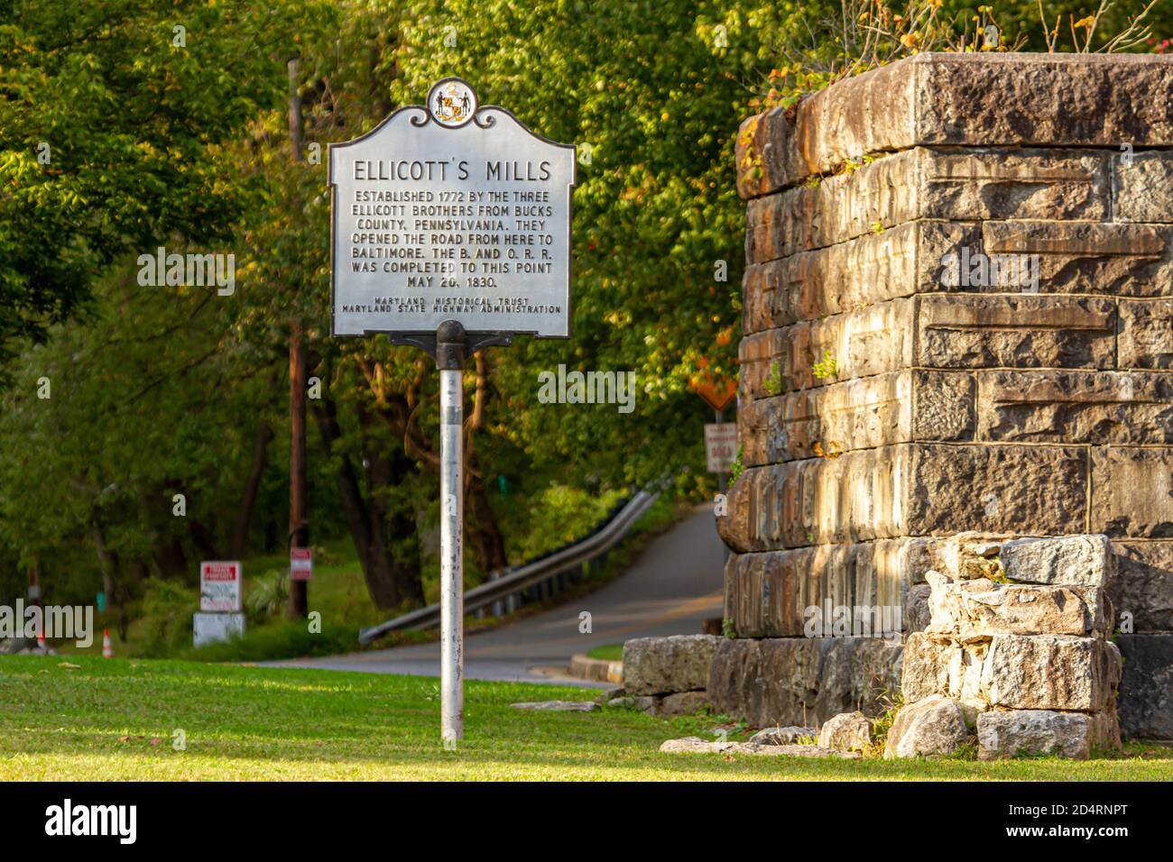 Oella, MD, USA 10/07/2020: Un cartello che mostra la posizione delle rovine della storica Ellicott Mills, il primo mulino mercantile negli Stati Uniti Foto Stock