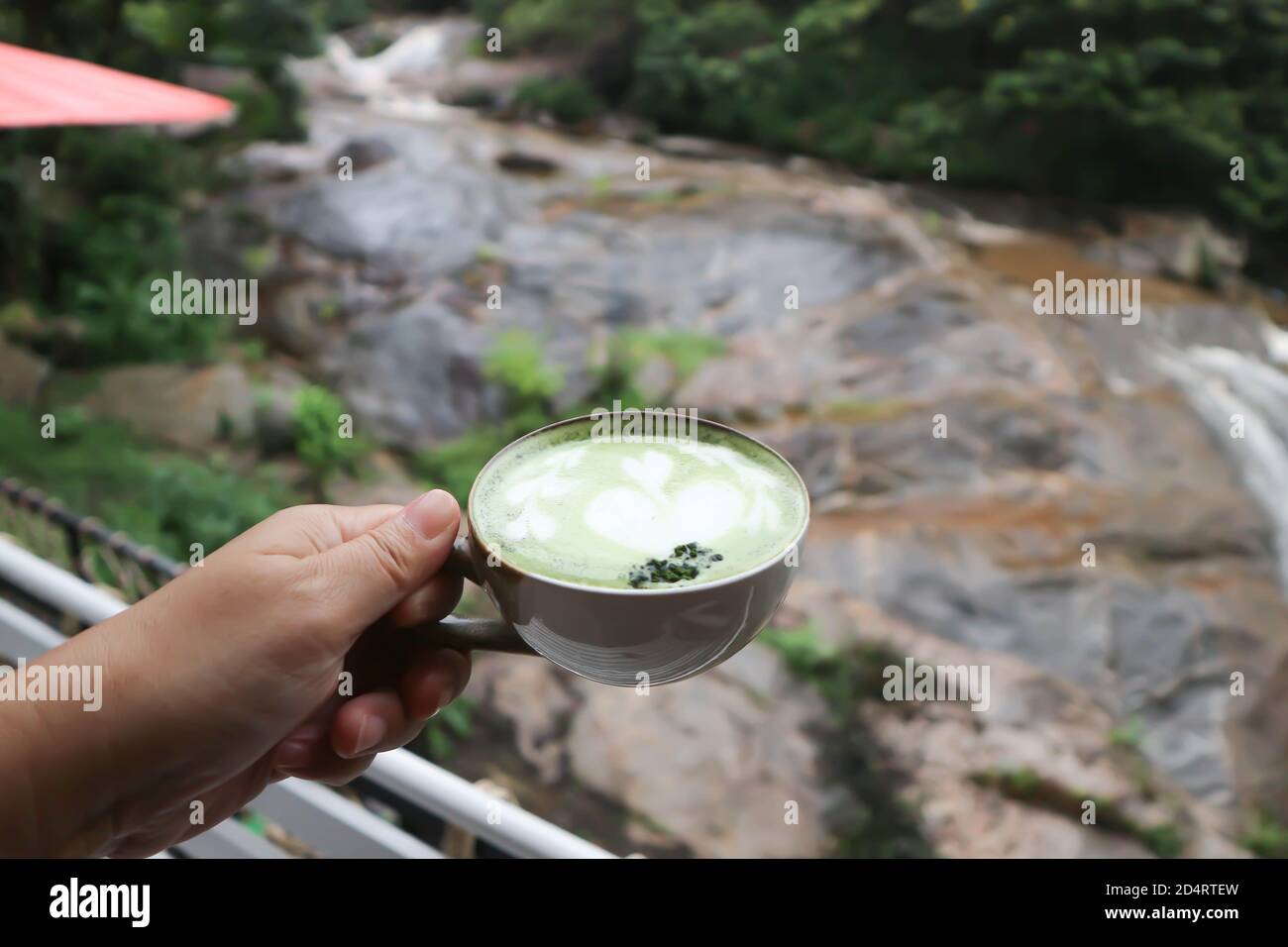 tè verde latte, tè verde macha per servire Foto Stock