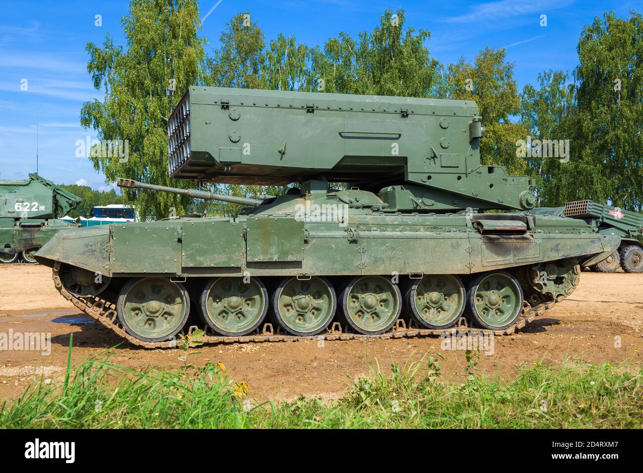 ALABINO, RUSSIA - 25 AGOSTO 2020: TOS-1A sistema di lanciafiamme pesante prima dell'inizio del programma demo. Forum militare Internazionale 'Army-2020' Foto Stock