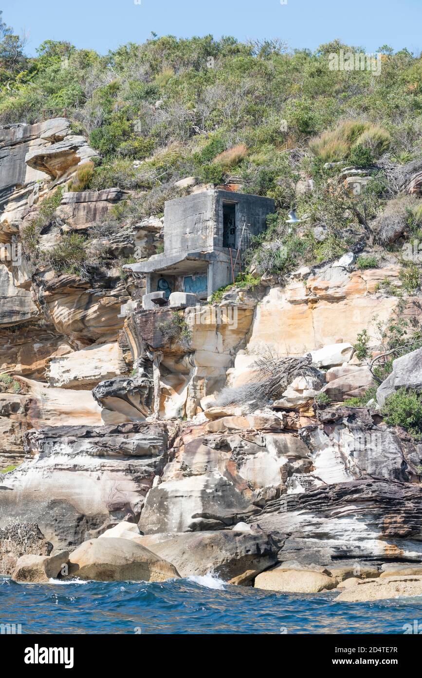 I promontori d'ingresso, conosciuti semplicemente come i capi del porto di Sydney, hanno posti di osservazione militare o scatole di pillole e bunker di artiglieria da entrambe le guerre Foto Stock