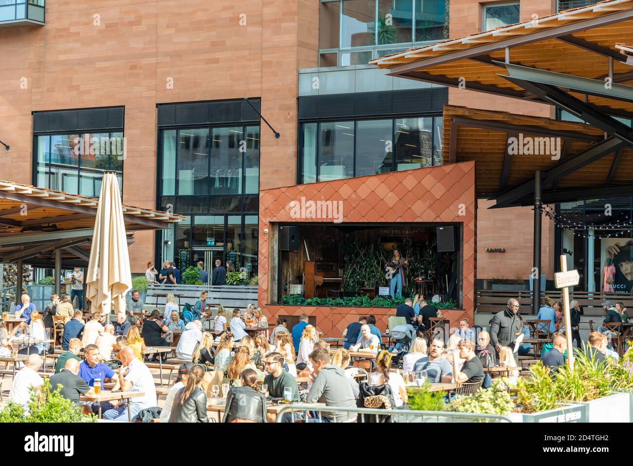 Famoso ristorante all'aperto con musica dal vivo a Spinningfields, nel centro di Manchester. Foto Stock