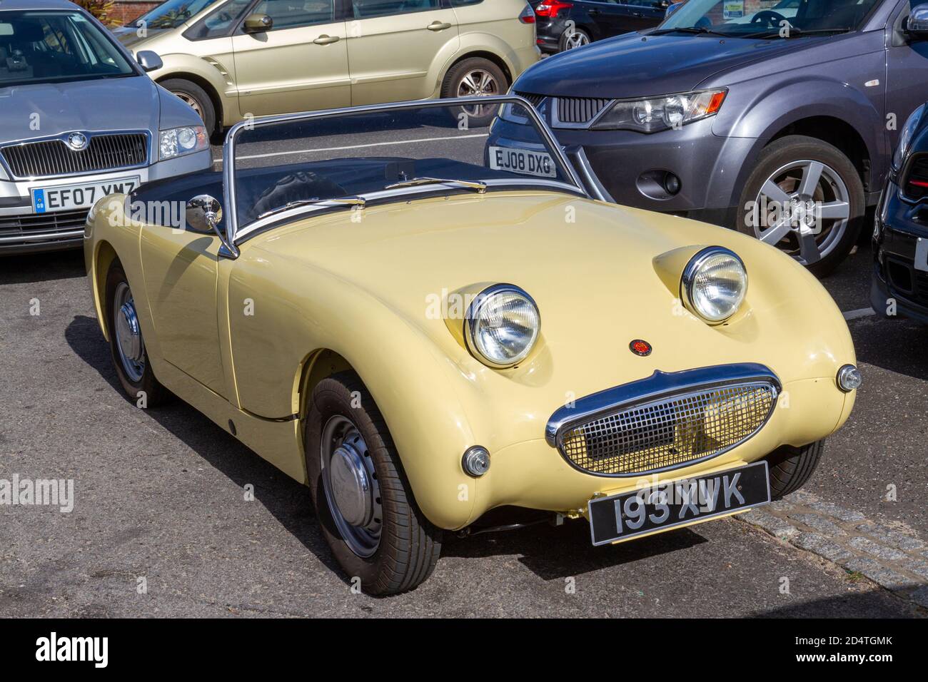 Un'auto sportiva Austin Healey Sprite (c.. 1960) sul lungomare di Felixstowe, Suffolk, Regno Unito. Foto Stock