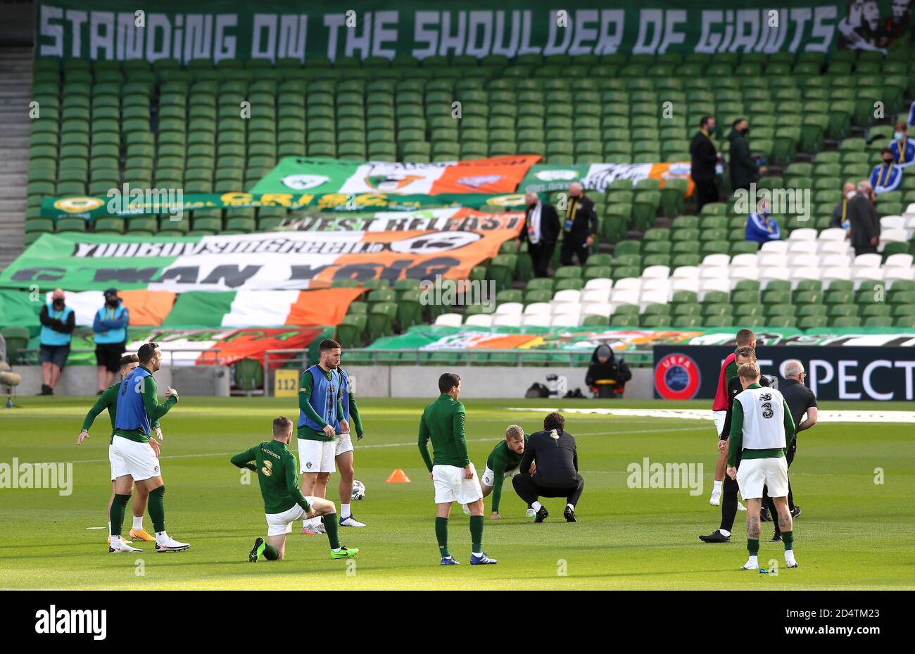 La Repubblica d'Irlanda si riscalda prima della UEFA Nations League Group 4, partita di campionato B allo stadio Aviva di Dublino. Foto Stock