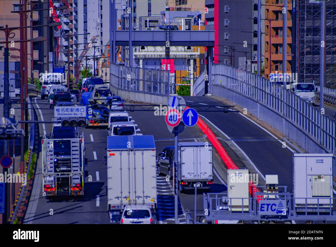 Un paesaggio urbano nel viale Yamanote a Tokyo a lungo colpo Foto Stock